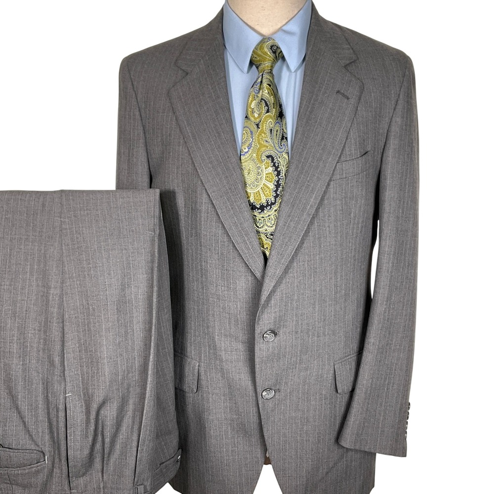 JOS A Bank Suit Men 42 32W‎ 29L Gray Pinstripe Modern Fit Career Classic